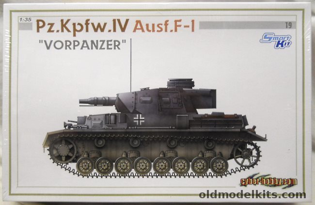 Dragon 1/35 Cyber-Hobby Pz.Kpfw.IV Ausf F-1 Vorpanzer Panzer IV Smart Kit, 6398 plastic model kit